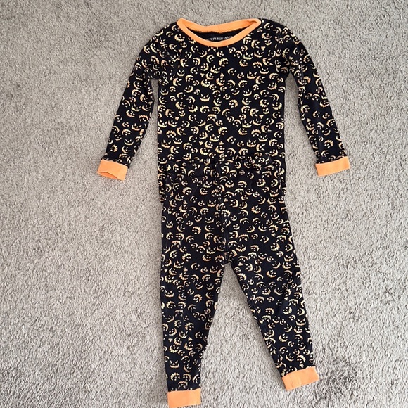 🏷️ 5 for $25 🏷️ Burt’s Bees 24 months Jack o lantern pajamas - Picture 1 of 4